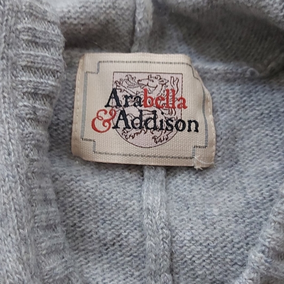 Arabella & Addison🛍 - Picture 4 of 9